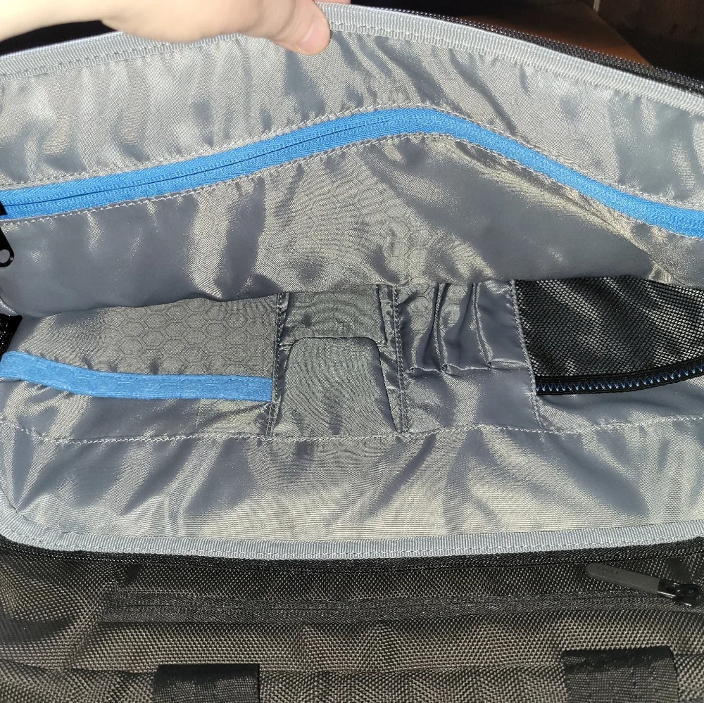 Dell 16x12 Inch Laptop Shoulder Bag New without tags